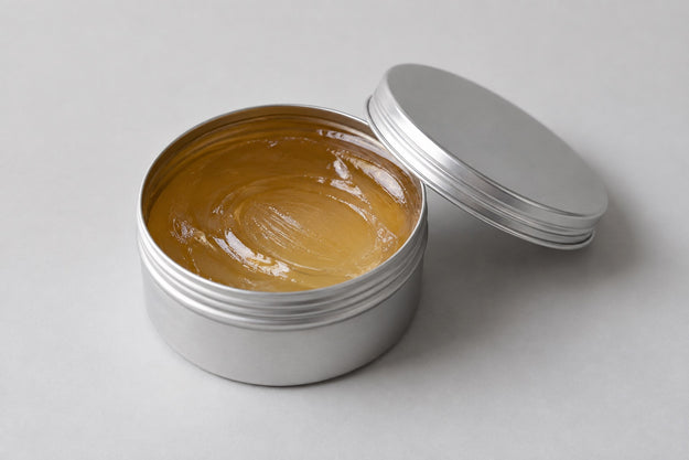 OIL-BASED POMADE